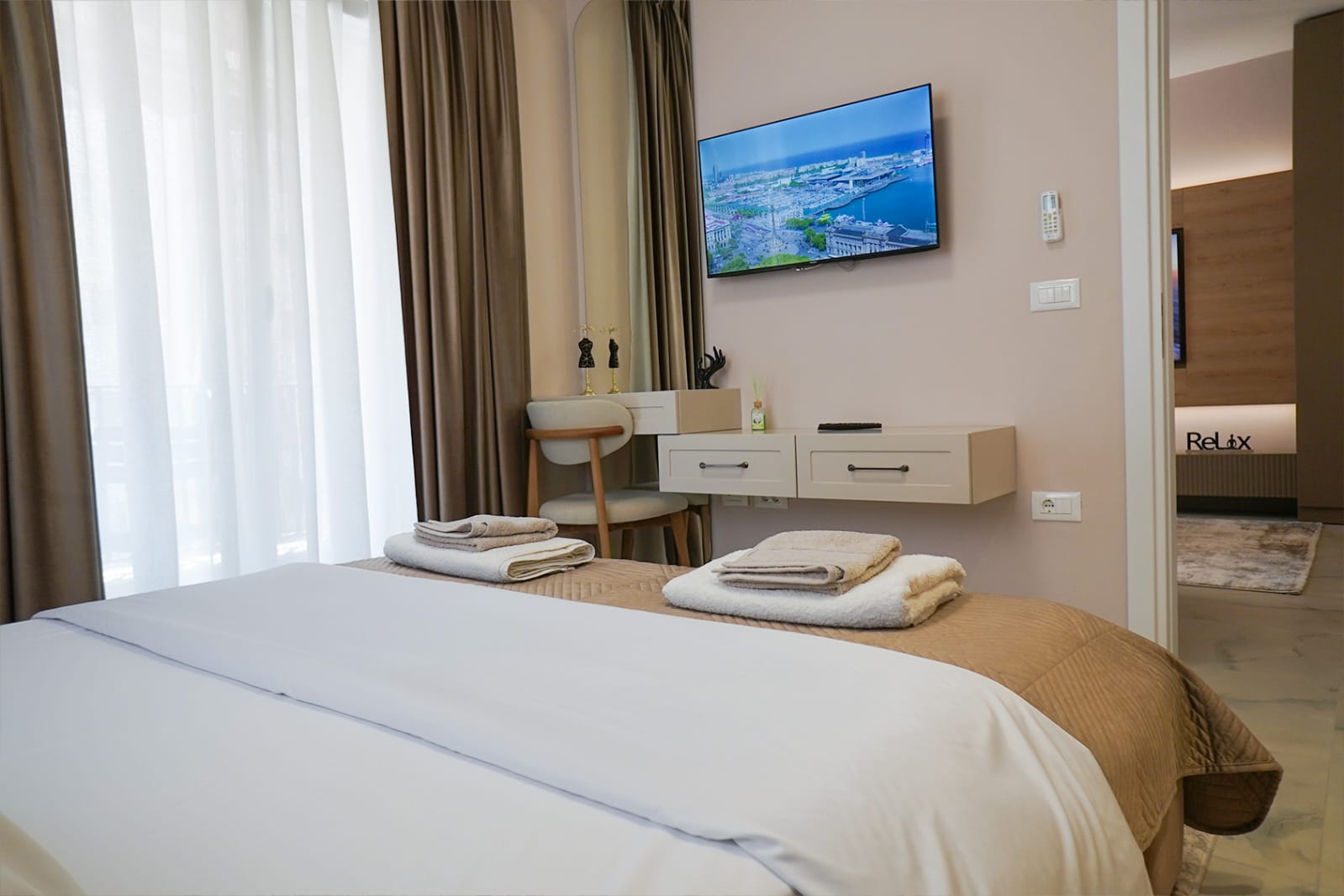 Master bedroom — double bed with dressing table